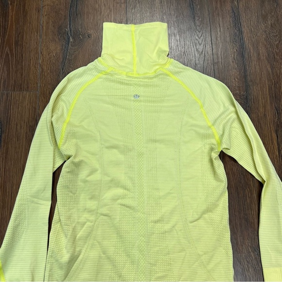 Lululemon Run: Swiftly Turtleneck Clarity Yellow SZ 6 - Picture 5 of 7